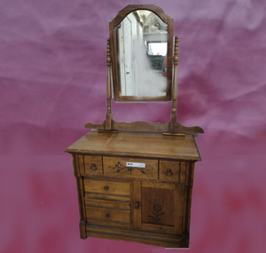 lot 34 image: small dresser with mirror