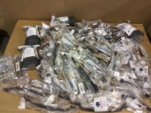 lot 81 image: MIX LOT OF 3 in. (76 mm) Center-to-Center Brushed Nickel Transitional Drawer Pull (10-Pack) by Richelieu Hardware (customer return) (see pictures) 