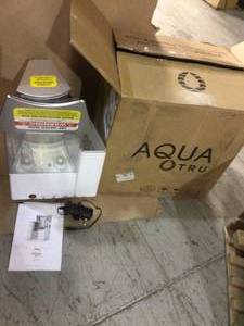 AquaTru Reverse Osmosis Counter Top Water Filtration System with BPA Free Clean Water Tank by AQUA TRU (customer return) (see pictures)&nbsp