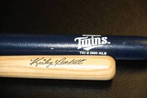 lot 36 image: Minnesota Twins Mini Souvenir Baseball Bat Lot  2 Bats