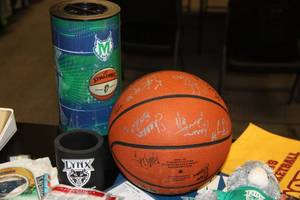 lot 52 image: Mixed Sports Womens Sports Collectibles Resale Lot