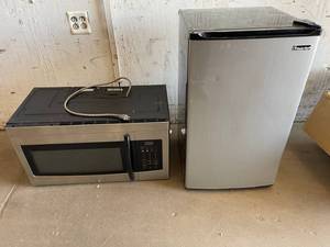 Small refrigerator cabinet & Microwave in working conditions  see pictures