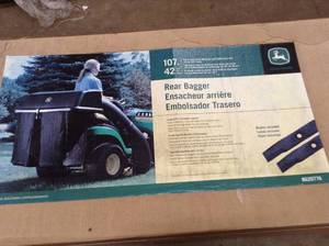 42 in. Twin Bagger for 100 Series Tractors by John Deere- see pictures&nbsp