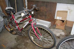 lot 410 image: Roadmaster Mountain Fury Womens 23 Trail Bike with 19 RedGrey Frame