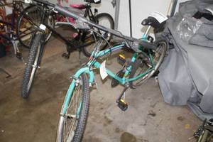 lot 406 image: Schwinn Woodlands Mens 23 Trail Bike with 20 Turquoise Frame