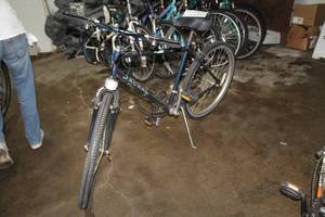 lot 441 image: Huffy Jackal Mens 23 18-speed Mountain Bike with 20 Blue Frame