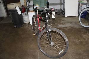 lot 439 image: Magna Outreach Mens 23 Trail Bike with 20 Red Frame