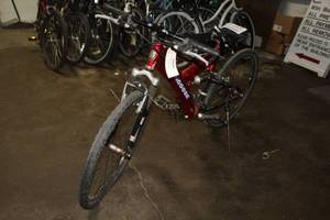 lot 437 image: Mongoose D70 Mens 23 24-speed Trail Bike with 20 Split Red Frame