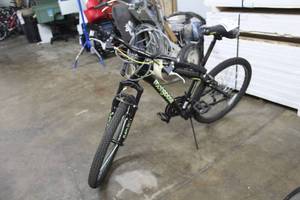 lot 431 image: Mongoose Excursion Mens 21 Trail Bike with 15 Black Frame