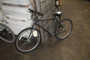 lot 417 image: Giant Yukon Mens 23 Trail Bike with 19 Grey Frame