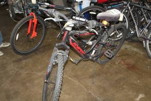 lot 428 image: Hyper Shocker 26 Mens 23 Trail Bike with 20 Black Frame