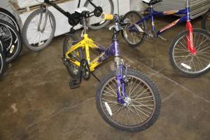lot 419 image: Royce Union Scope Boys 16 Trail Bike with 13 PurpleYellow Frame