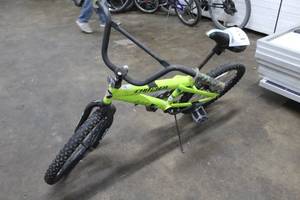 lot 423 image: Avigo Charger Boys 17 Trail Bike with 13 Lime Green Frame