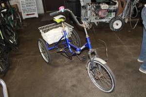lot 444 image: Mantis Tri-Rad Womens 16 Single-speed 3-Wheel Bike with 18 Blue Frame