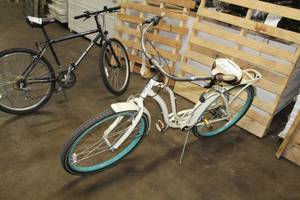 lot 447 image: Schwinn Womens 23 Single-speed Road Bike with 20 White Frame