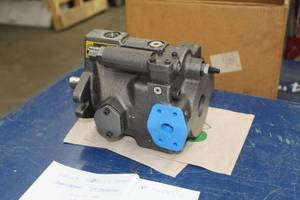 lot 327 image: Parker Hydraulic Pump 1000-PSI (new)