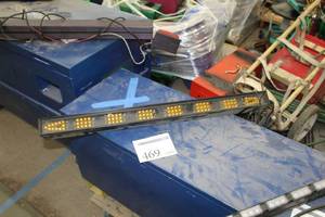 lot 469 image: North American Signal Light Bar TA36L-A1 35Lx3-12Wx2-12H