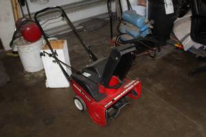 lot 310 image: Snapper Snow Blower SX5200R