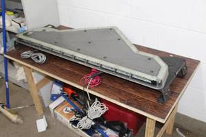lot 323 image: Federal Signal Valor Light Bar 44Lx19W