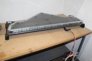 lot 324 image: Federal Signal Valor Light Bar 44Lx19W