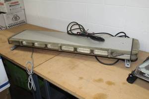 lot 325 image: Whelen LFL Liberty Series Light Bar 48Lx12W