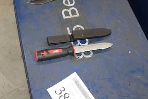 lot 383 image: Milwaukee Knife 10-34L  with Sheath