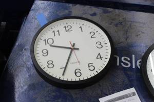 lot 373 image: Quartz Wall Clock Battery Operated 12-12D