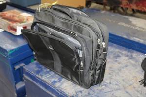 lot 376 image: Kensington Carry Case