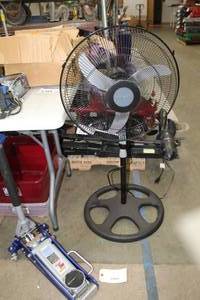 lot 346 image: Holmes Oscillating Stand Fan 18