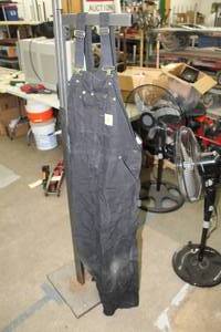 lot 389 image: Carhartt Overalls Size 40x30 Black