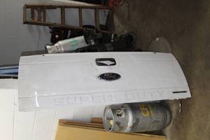 lot 490 image: Ford Super Duty Tailgate White