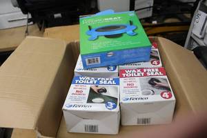 lot 393 image: Lot of (4) Wax Free Toilet Seals  - HydroSeat Toilet Flange Repair Kit (x1)