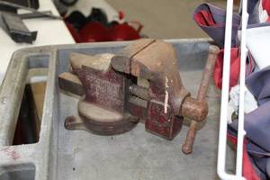 lot 398 image: Columbian Vise Bench Vise 3
