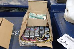 lot 529 image: Lot of (10) Osram Quicktronic High-Efficiency Lamp Striation Control Light Ballasts Quick60