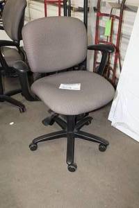lot 575 image: Rolling Office Arm Chair