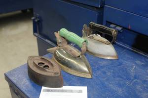 lot 822 image: Lot of (3) Vintage Irons