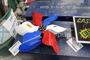 lot 831 image: Metal Pinwheel RedWhiteBlue 24D