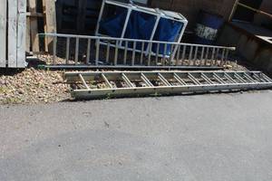 lot 312 image: Aluminum Extension Ladder 28
