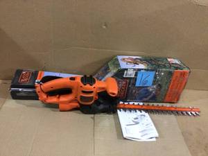 lot 16 image: 17 in. 3.2 Amp Corded Electric Hedge Trimmer by BLACKDECKER (customer return) (see pictures) 