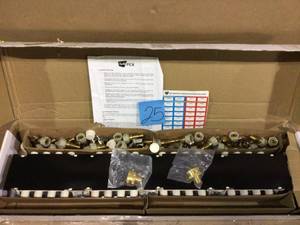 lot 25 image: 32-Port PEX Manifold with 12 in. Brass Ball Valves by Apollo (customer return) (see pictures) 