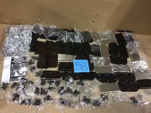 lot 53 image: 3-12 in. x 58 in. Radius Oil-Rubbed Bronze Door Hinge Value Pack (12 per Pack) by Everbilt (customer return) (see pictures) 