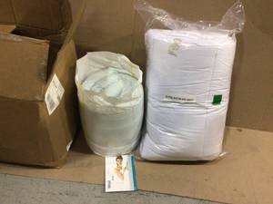 lot 73 image: Sleep Innovations 4-Inch Dual Layer Mattress Topper - Gel Memory Foam and Plush (customer return) (see pictures) 