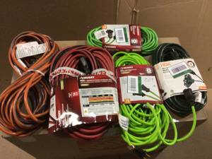 MIX LOT 25 ft. 162 IndoorOutdoor Extension Cord, Green by Husky (customer return) (see pictures)&nbsp
