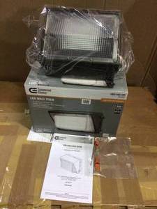 200-Watt Equivalent Integrated Outdoor LED Wall Pack, 3300 Lumens, Outdoor Security Lighting (customer return) (see pictures)&nbsp