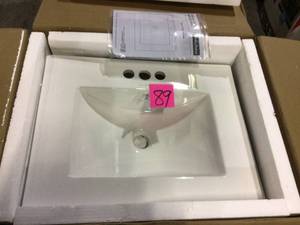 24 in. Ceramic Vanity Top with 3-Faucet Holes with White Basin (customer return) (see pictures)&nbsp