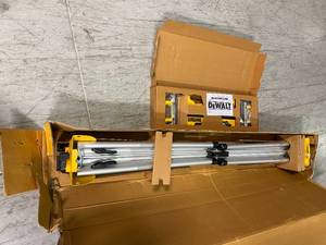 Dewalt 29 lbs. Heavy Duty Miter Saw Stand with 500 lbs. Capacity not used see pictures