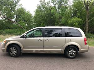 2008 Chysler Town and Country Limited - 2 Owner - LOADED