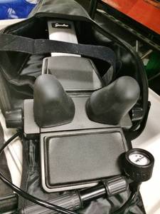 lot 4 image: WOW SAUNDERS CERVICAL HOMETRAC DELUXE PNEUMATIC SYSTEM HOME NECK TRACTION DEVICE WCASE - EXCELLENT WORKING CONDITION SEE YOUTUBE - I THINK I NEED TO TRY THIS OUT