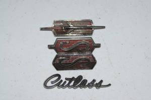 1966 Oldsmobile Cutlass S Emblems