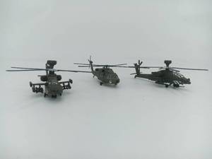 lot 18 image: 3 Altaya Diecast 1100 Scale US Attack Helicopters (1) MH - 60K Black Hawk (2) AH - 64D Longbow Apache